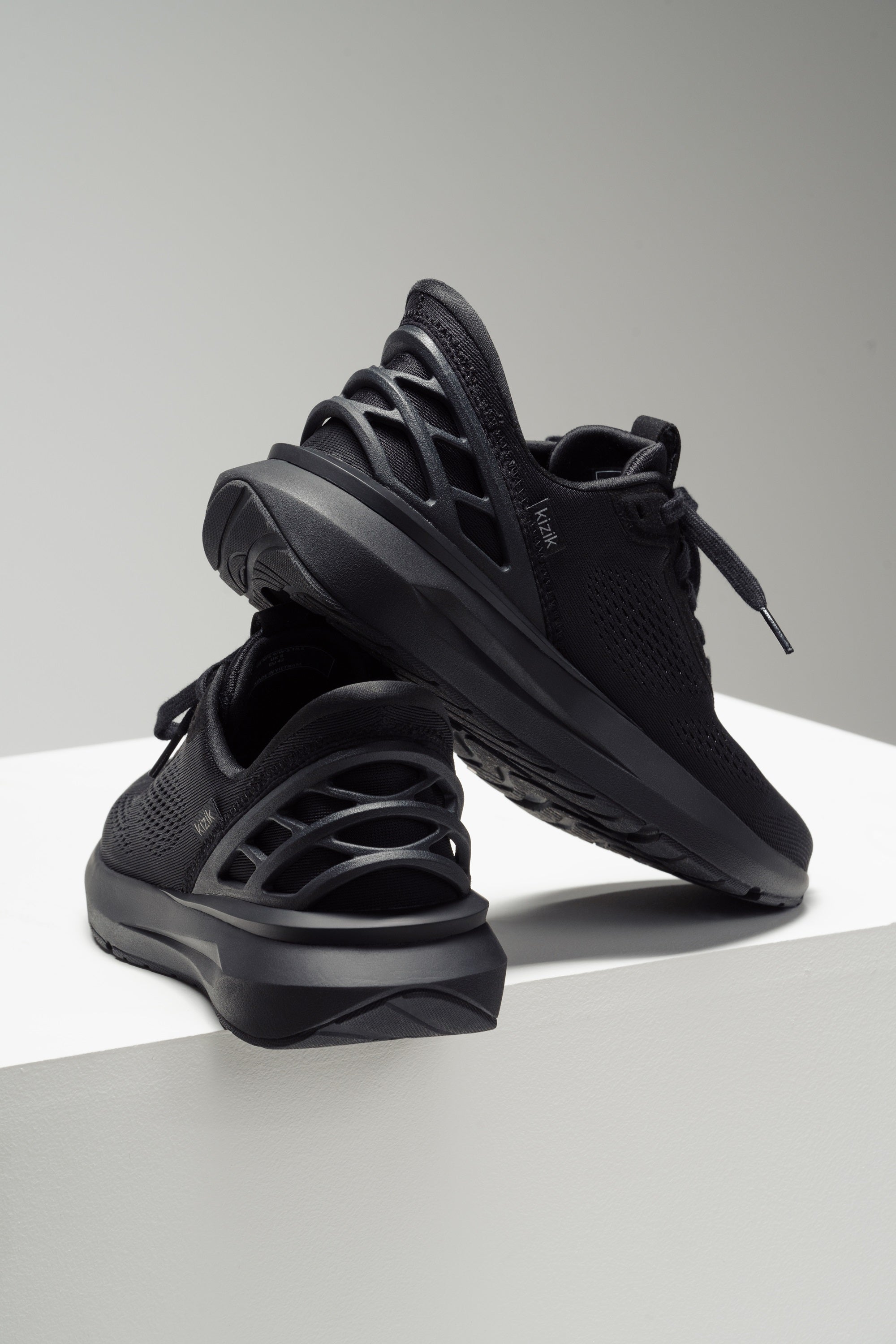 Athens 2のMen’s、Women’ｓ ホワイト・ブラックカラーの再販売が決定！